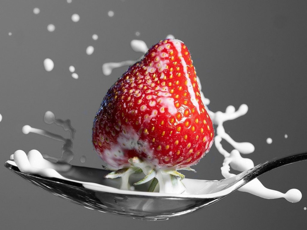 strawberry, milk, fruit-8567557.jpg